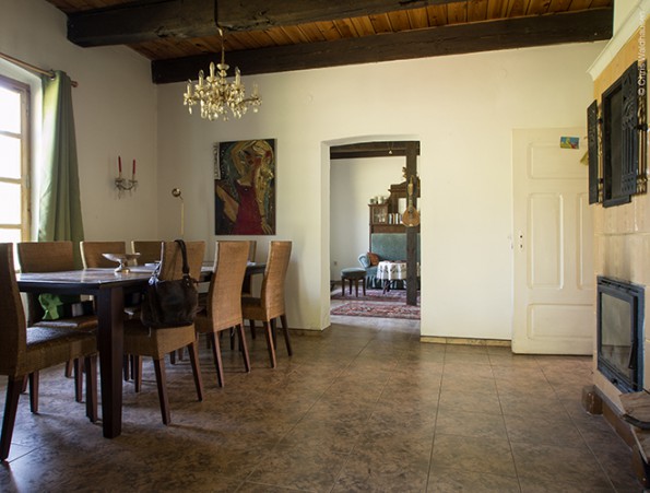 Blick vom Eingang des Hauses ins Esszimmer. 