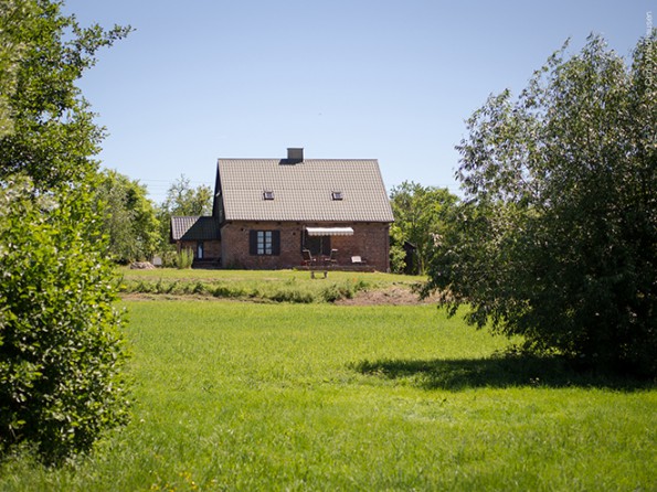 Blick vom See auf das Haus